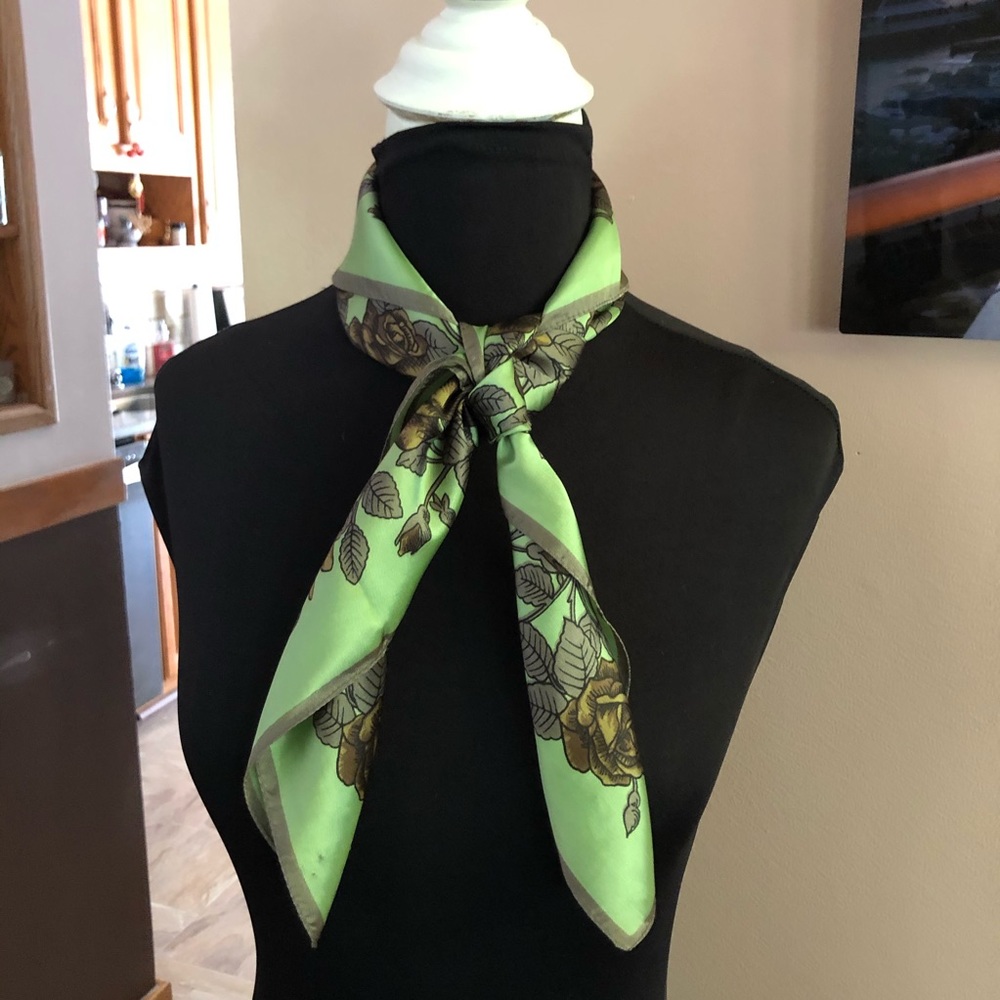 5/$20 Green& brown floral scarf - Picture 5 of 6